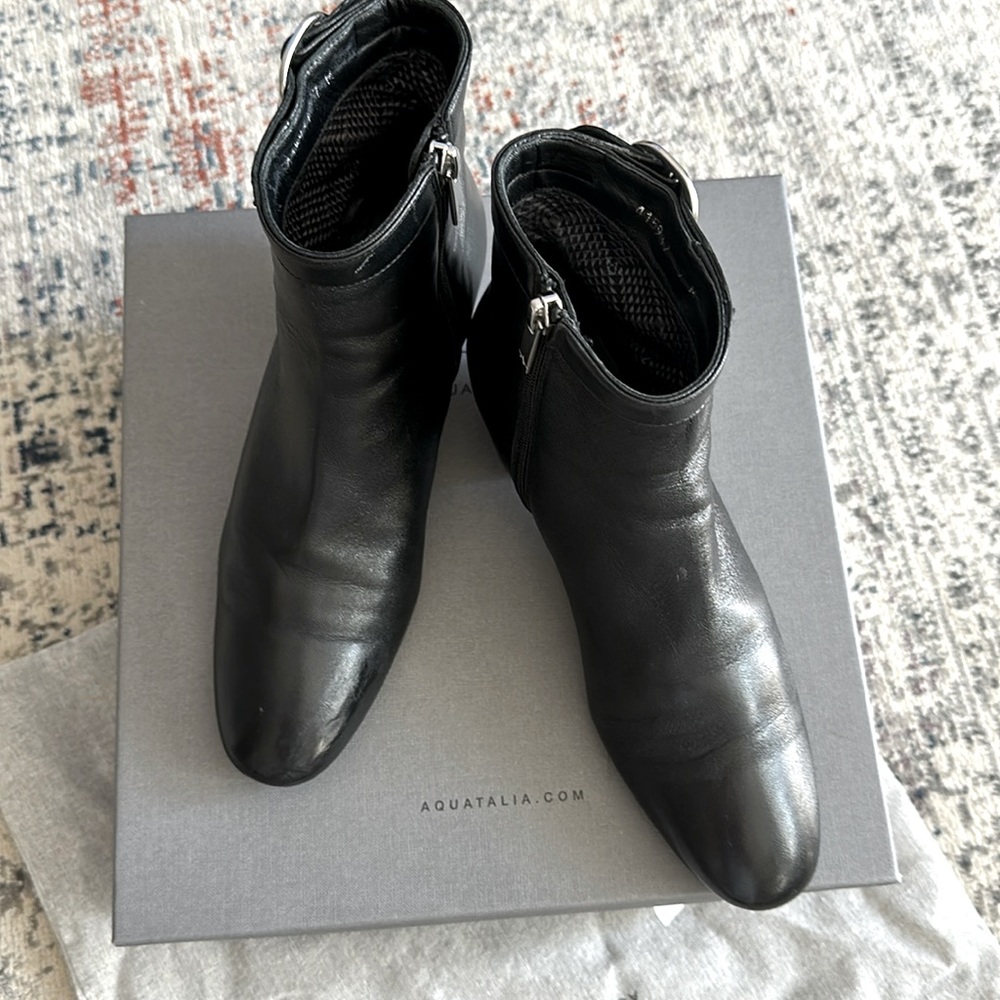 Aquatalia women’s black ankle boots size 7
